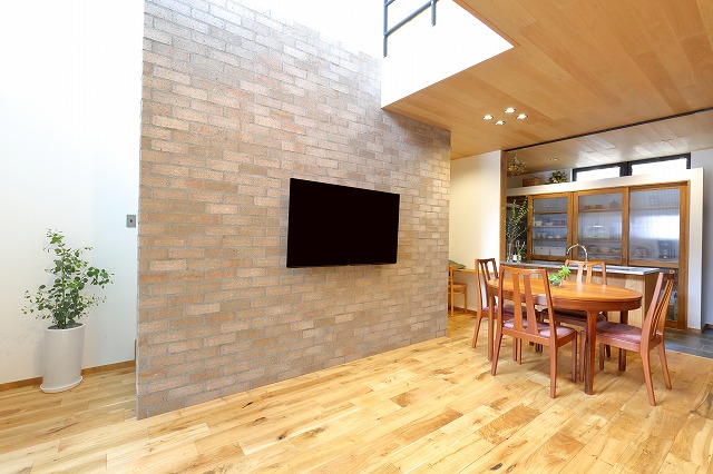 ナカミチホームの施工事例｜レンガの壁面
