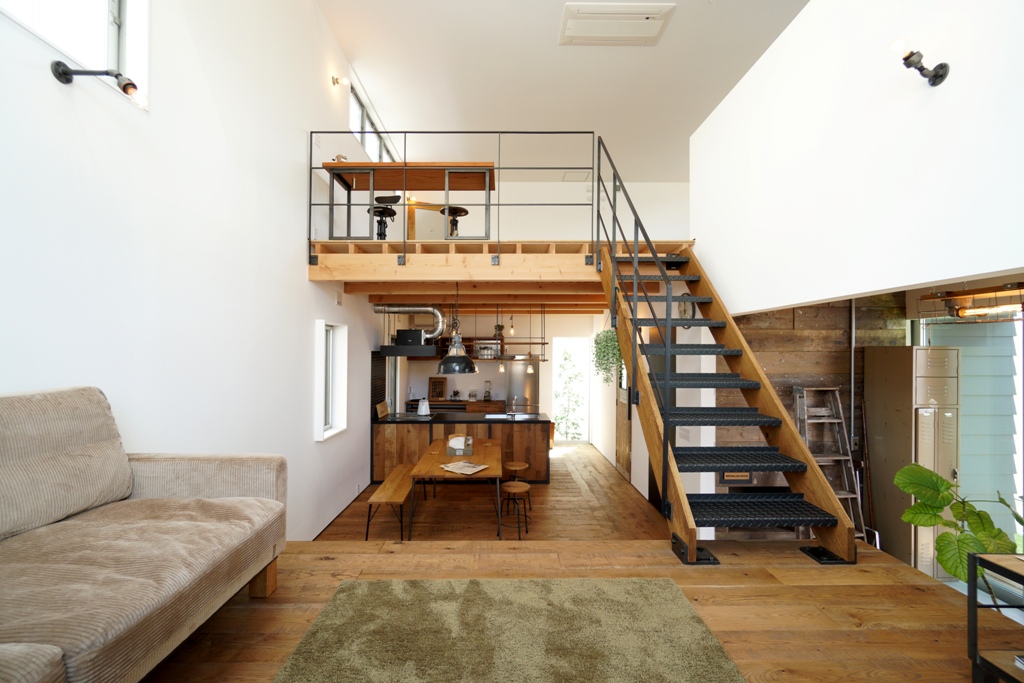 無垢材・アイアンを組み合わせたナカミチホームの施工事例