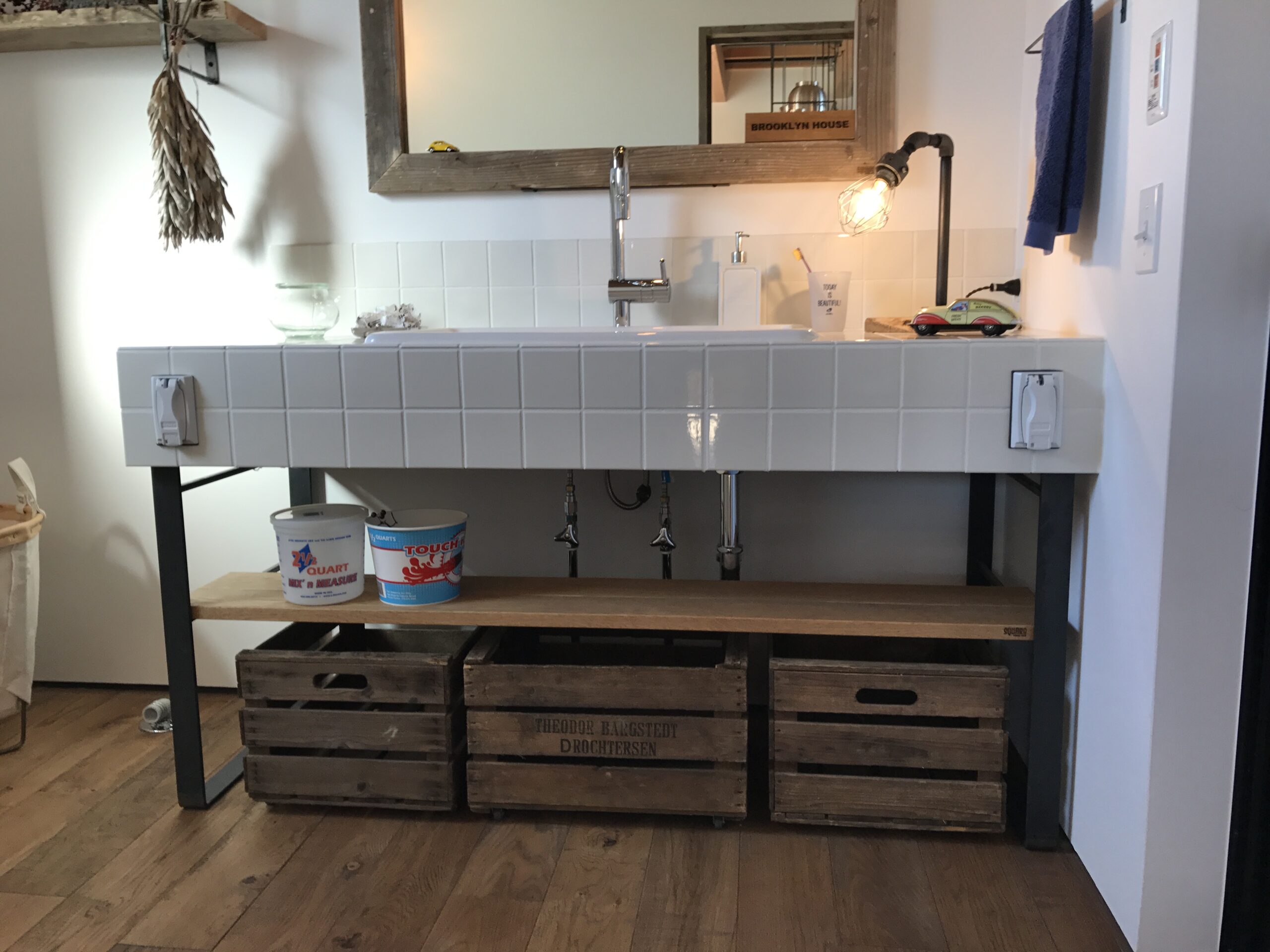 家族が並んで使える“ゆとりある横幅”を確保する