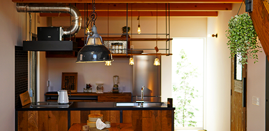 無垢オーク×黒皮鉄脚キッチン