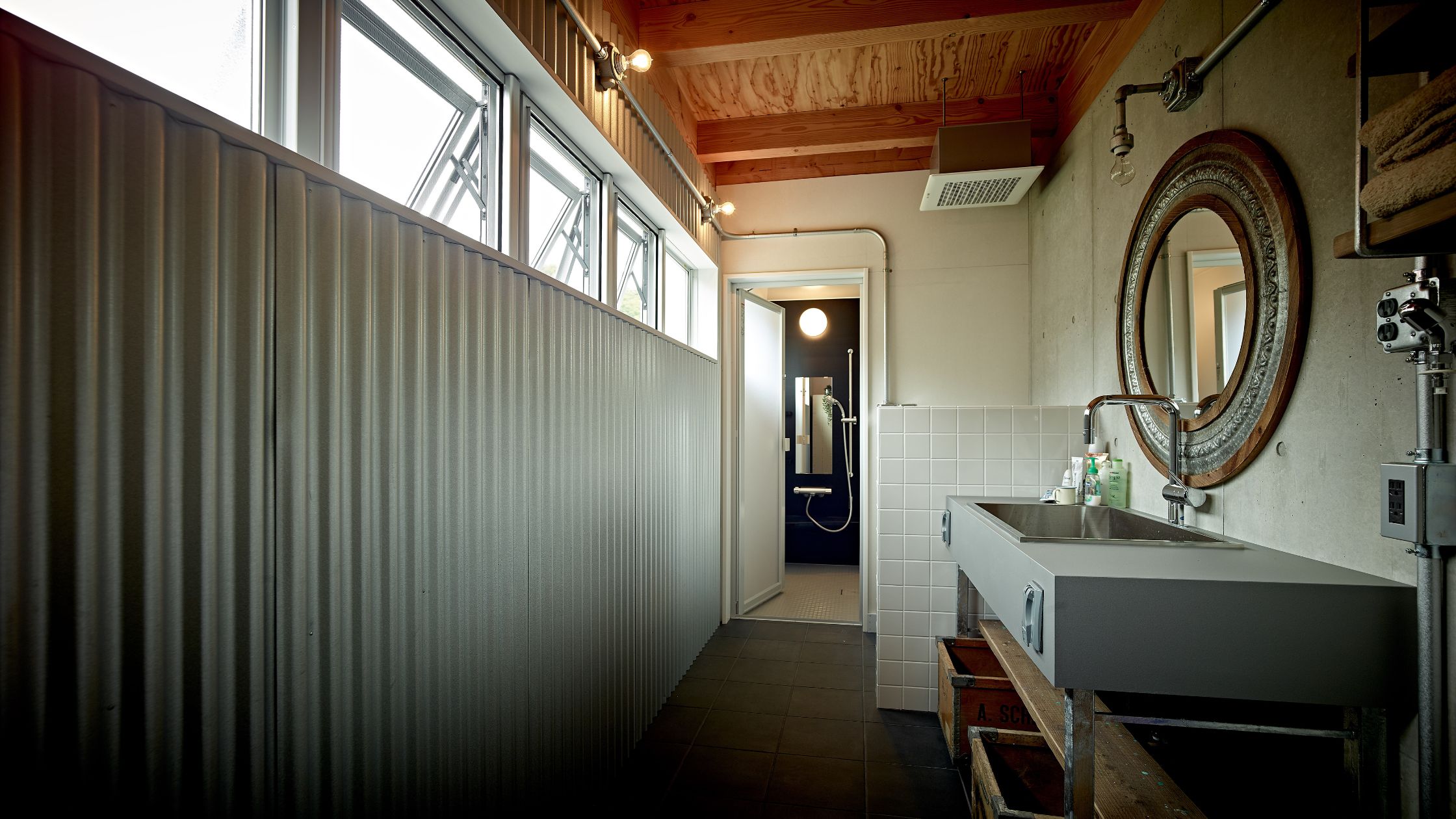 ブリキの家に欠かせない「ガルバリウム鋼板」