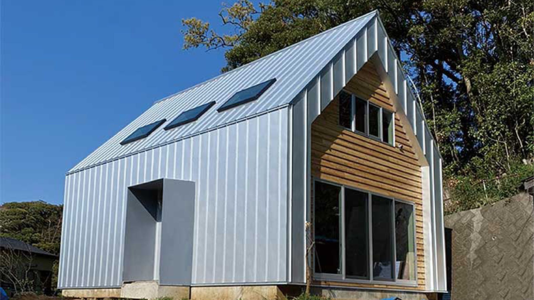 ブリキの家（Tin House）とは？定義と背景