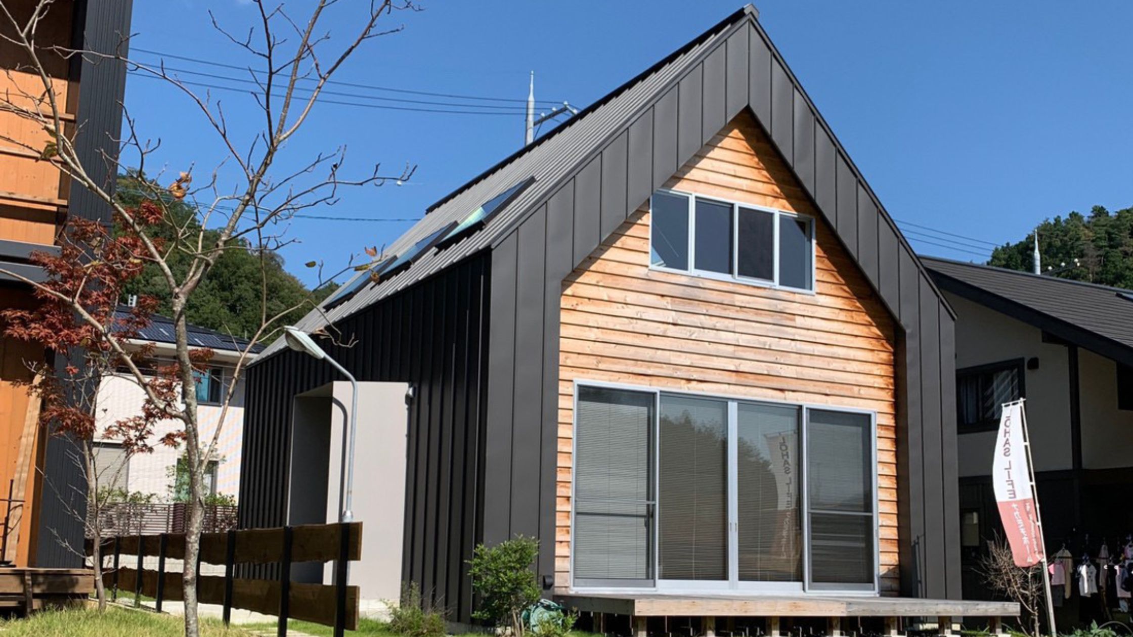 潔いほどシンプル！「ブリキの家（Tin House）」外観の魅力